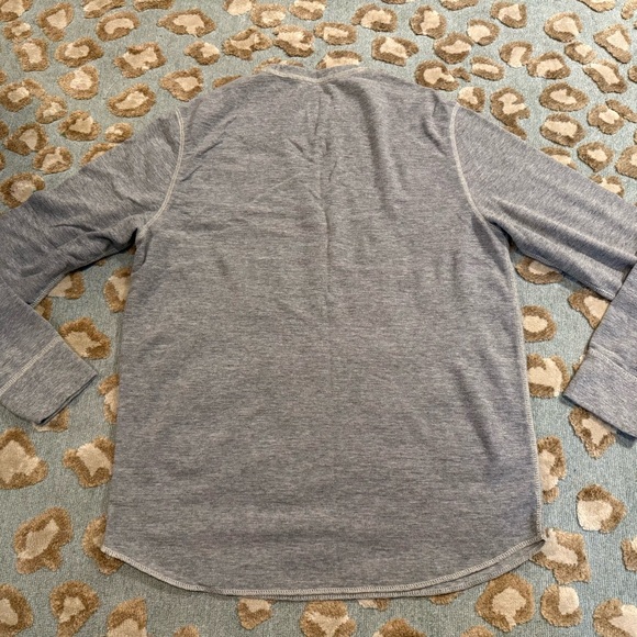 American Eagle Outfitters Men's Heather Gray Long Sleeve Tee - Picture 3 of 4